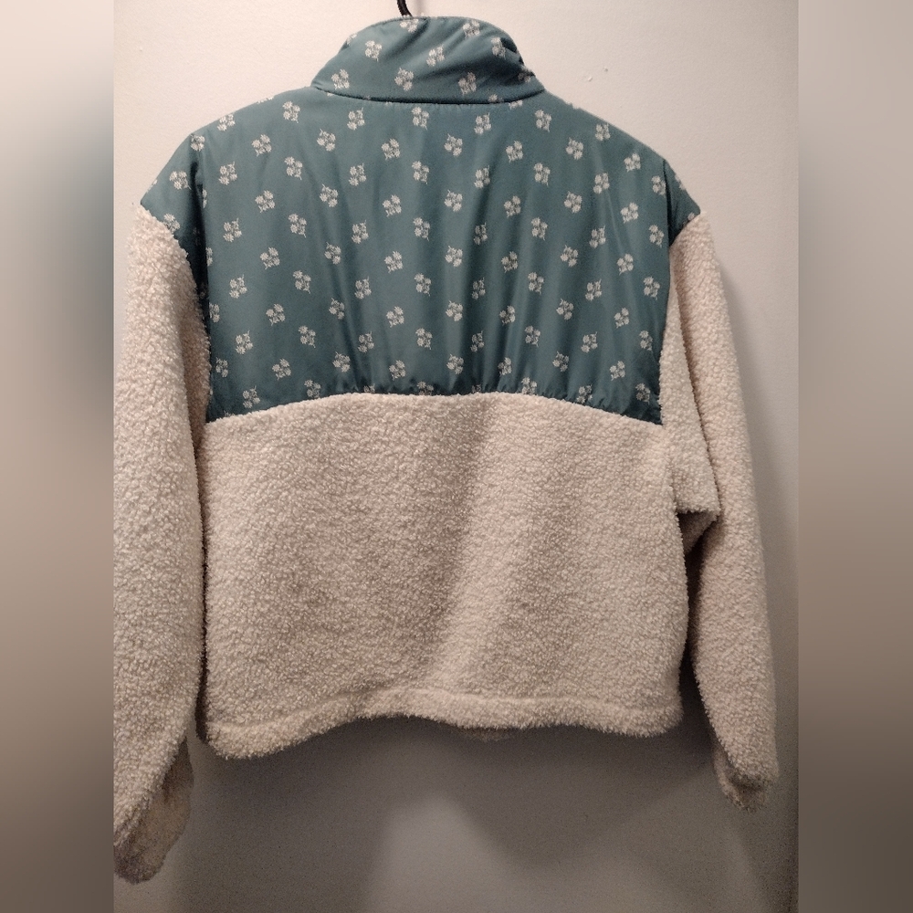 Universal Threads Sweatshirt - Picture 2 of 6